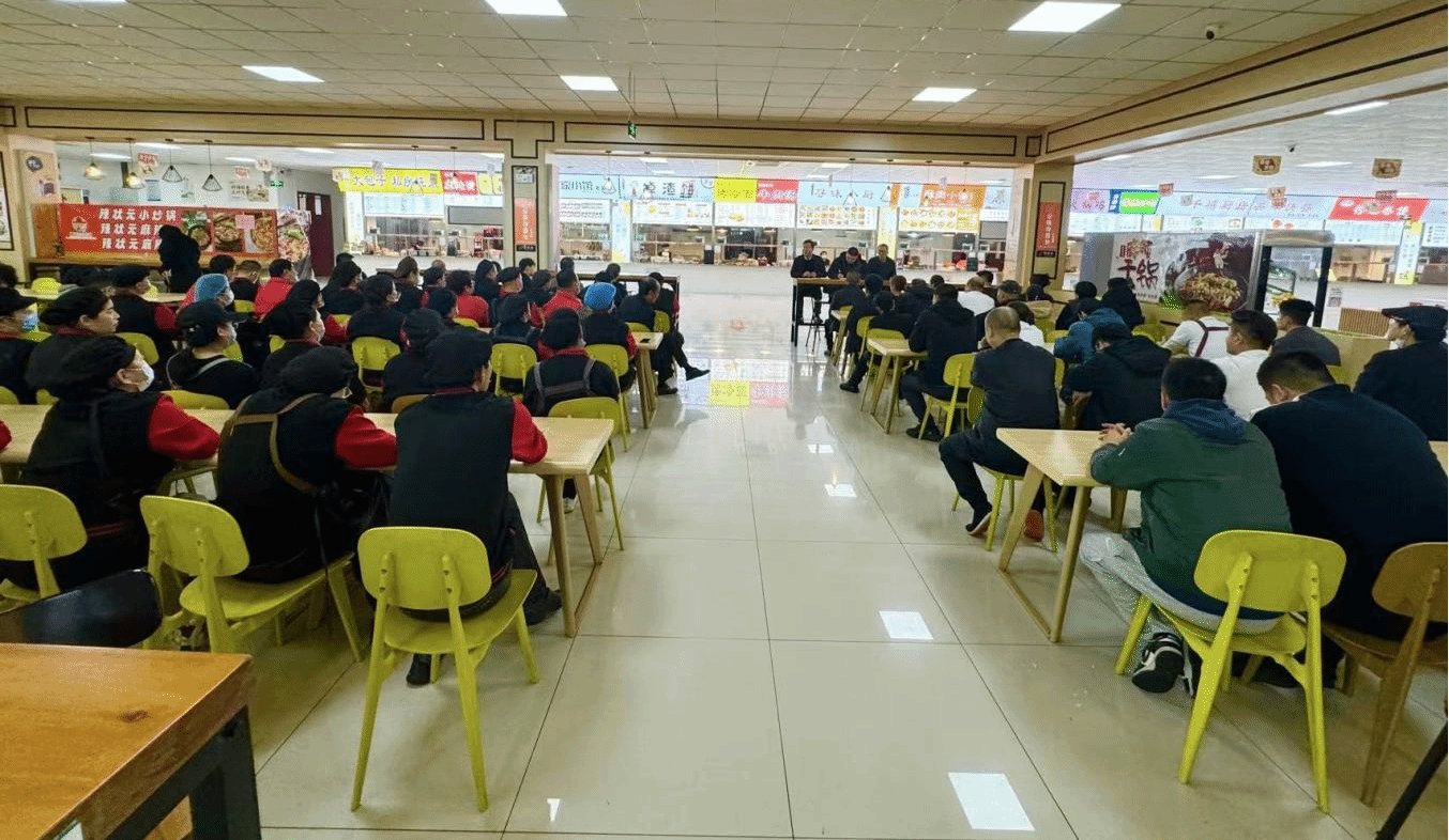 我校召开食堂安全专题培训会议